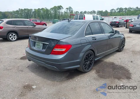 2013 Mercedes-Benz C 250 Luxury/Sport z USA, uszkodzony, nr VIN WDDGF4HB5DR269127